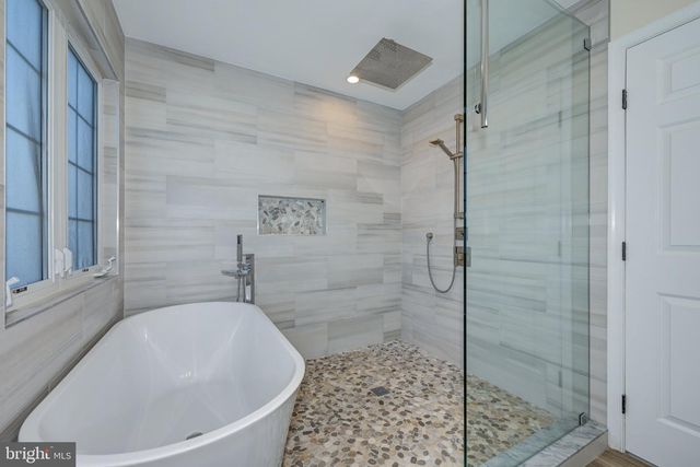 18 CANIDAE ST, Burlington, NJ 08016