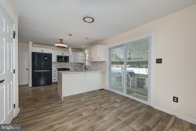 18 CANIDAE ST, Burlington, NJ 08016