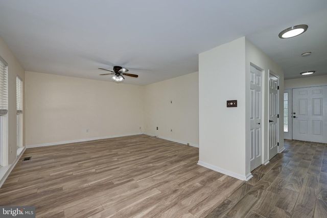 18 CANIDAE ST, Burlington, NJ 08016