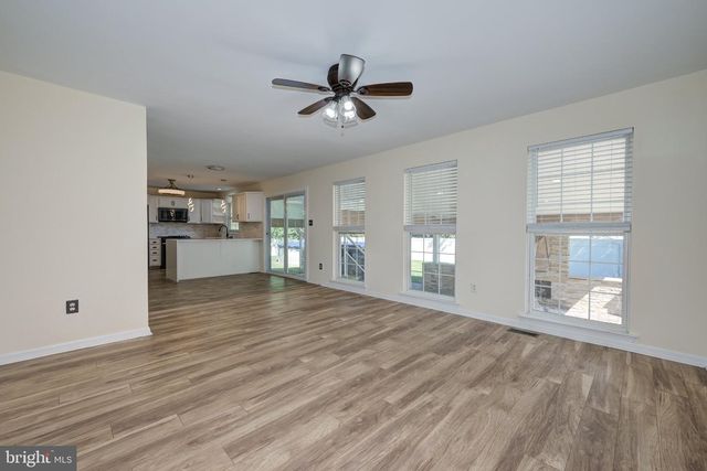 18 CANIDAE ST, Burlington, NJ 08016
