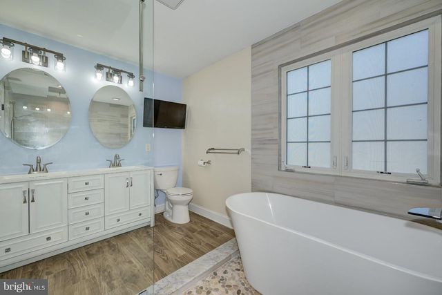 18 CANIDAE ST, Burlington, NJ 08016