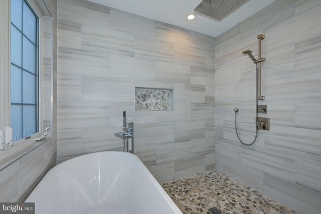 18 CANIDAE ST, Burlington, NJ 08016