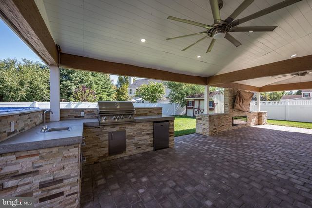 18 CANIDAE ST, Burlington, NJ 08016