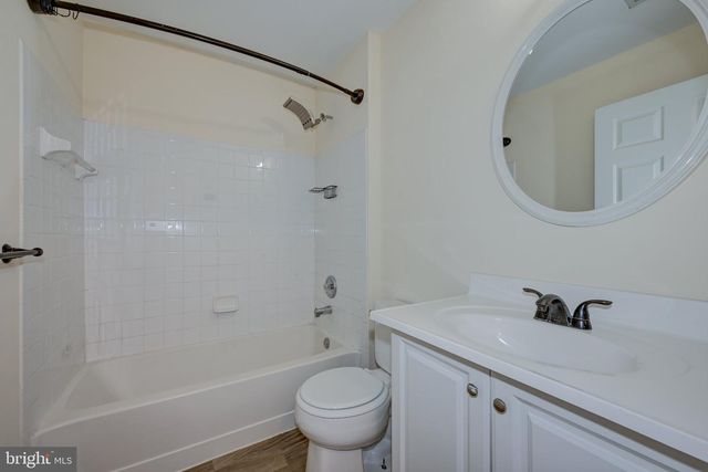 18 CANIDAE ST, Burlington, NJ 08016