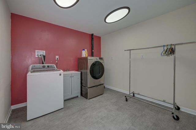 18 CANIDAE ST, Burlington, NJ 08016