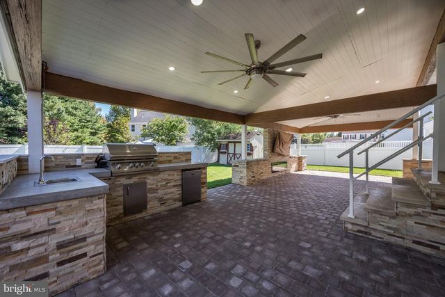18 CANIDAE ST, Burlington, NJ 08016
