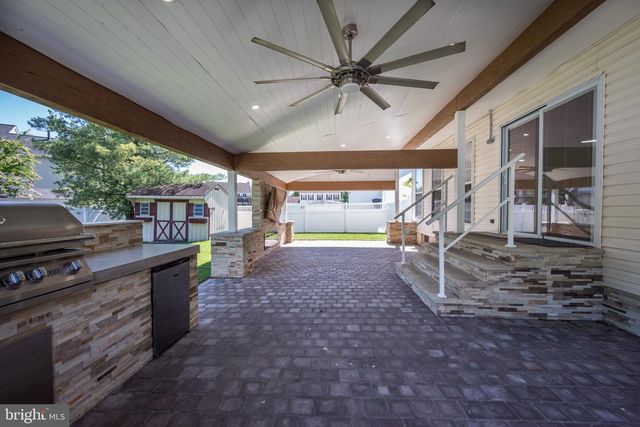 18 CANIDAE ST, Burlington, NJ 08016