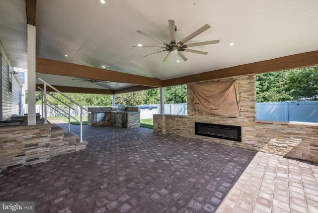 18 CANIDAE ST, Burlington, NJ 08016