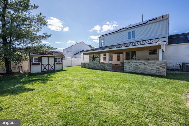 18 CANIDAE ST, Burlington, NJ 08016