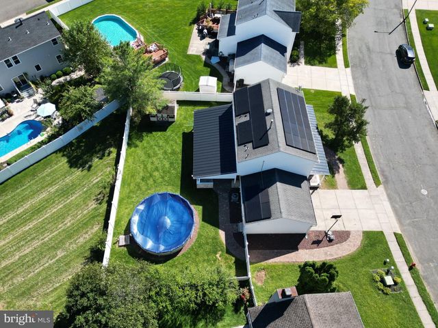 18 CANIDAE ST, Burlington, NJ 08016