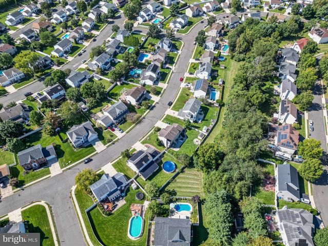 18 CANIDAE ST, Burlington, NJ 08016