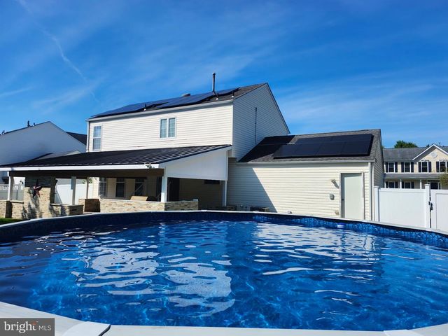 18 CANIDAE ST, Burlington, NJ 08016
