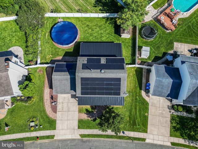 18 CANIDAE ST, Burlington, NJ 08016