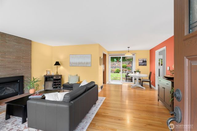 16915 22nd Avenue SW, Burien, WA 98166