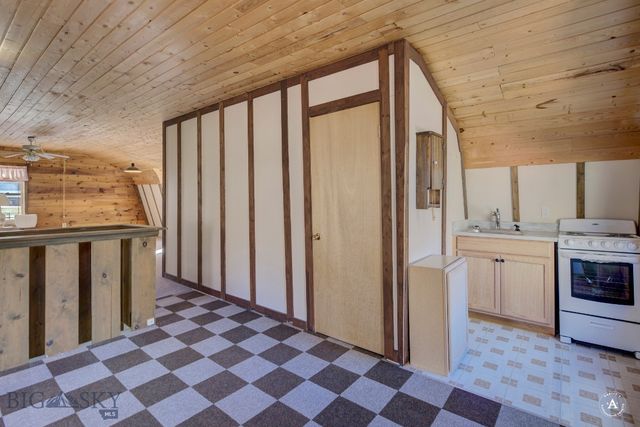 7 Meadow Lane, Cascade, MT 59421