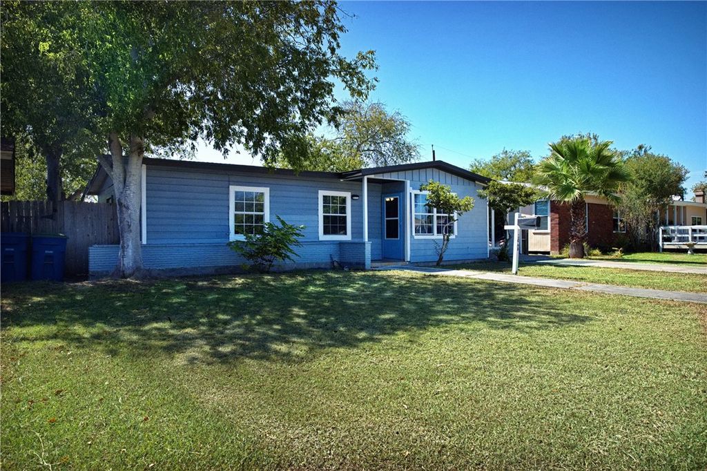 1409 Austin, Portland, TX 78374 — photo 2