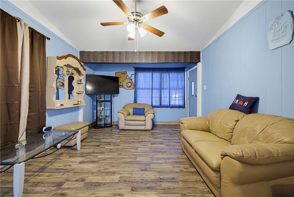 1409 Austin, Portland, TX 78374 — photo 3