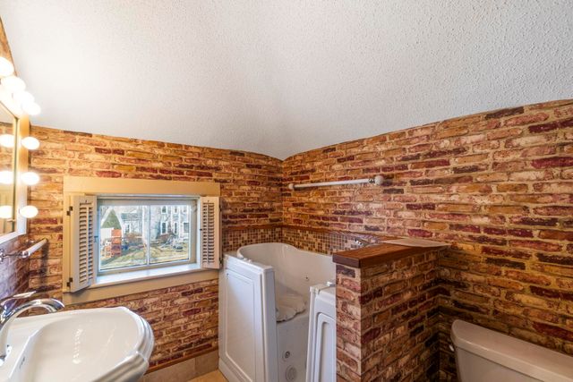 628 Walnut St, Osage, IA 50461