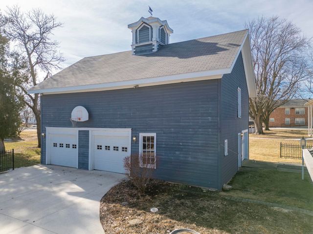 628 Walnut St, Osage, IA 50461