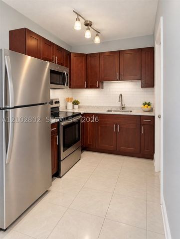 920 NE 40th St 3, Oakland Park, FL 33334