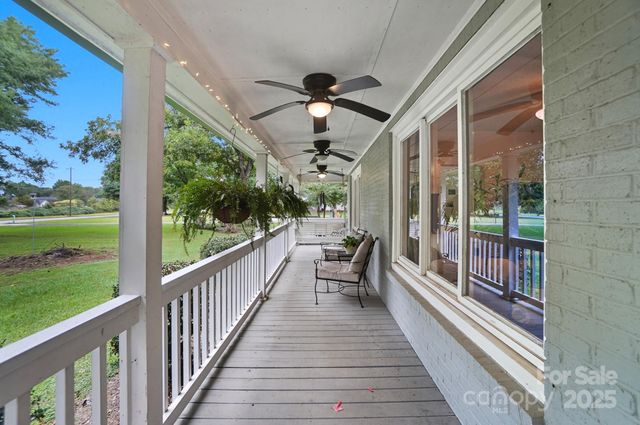 101 Cottonwood Drive, Mount Holly, NC 28120