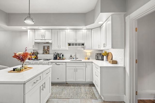 37 M St, Boston, MA 02127