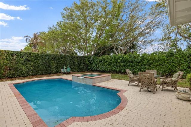 405 S Palm Island Circle, Vero Beach, FL 32963