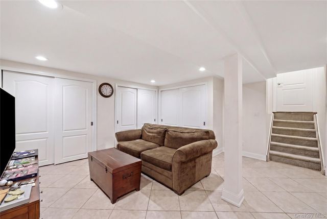 1 Ryan Court, Syosset, NY 11791