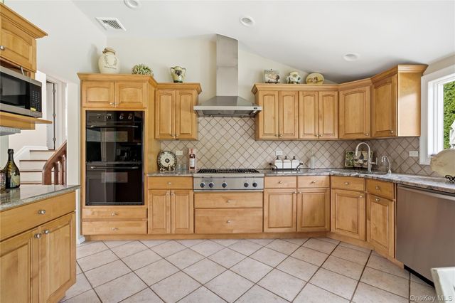 1 Ryan Court, Syosset, NY 11791