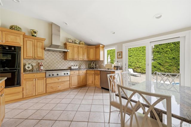1 Ryan Court, Syosset, NY 11791