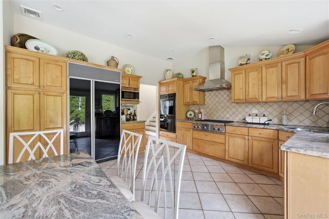 1 Ryan Court, Syosset, NY 11791