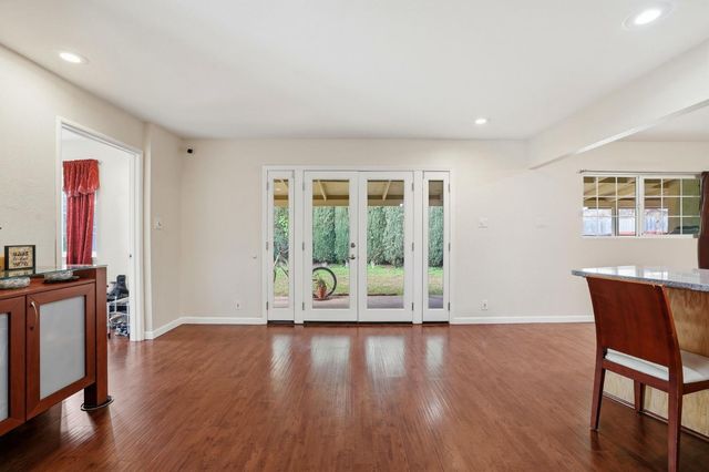 10512 Glenview Way, Rancho Cordova, CA 95670