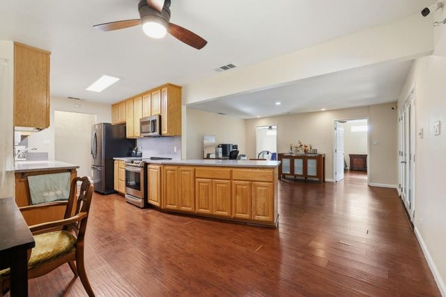 10512 Glenview Way, Rancho Cordova, CA 95670