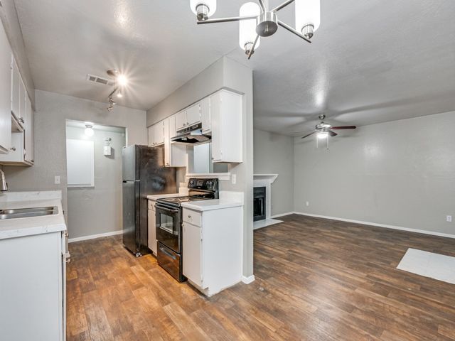 1122 Millview Drive 1103, Arlington, TX 76012
