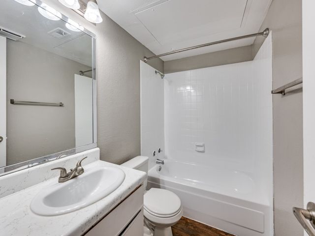 1122 Millview Drive 1103, Arlington, TX 76012