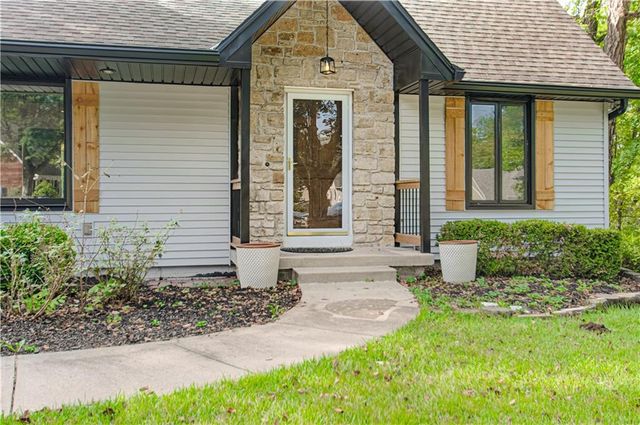 6655 OAK RIDGE Drive, Shawnee, KS 66217