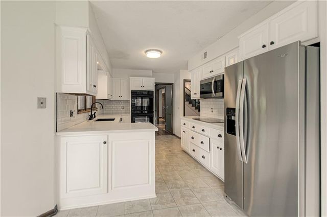 6655 OAK RIDGE Drive, Shawnee, KS 66217