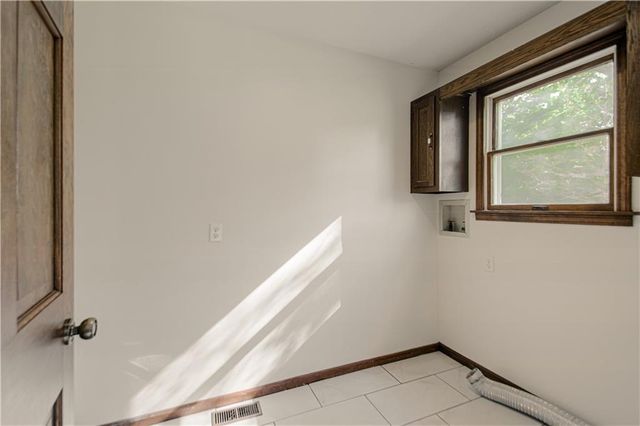 6655 OAK RIDGE Drive, Shawnee, KS 66217