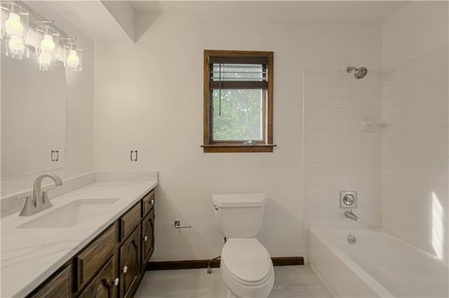 6655 OAK RIDGE Drive, Shawnee, KS 66217