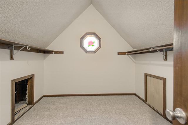 6655 OAK RIDGE Drive, Shawnee, KS 66217