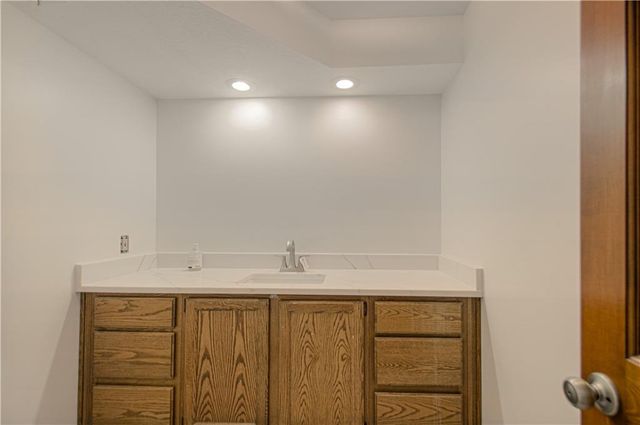6655 OAK RIDGE Drive, Shawnee, KS 66217