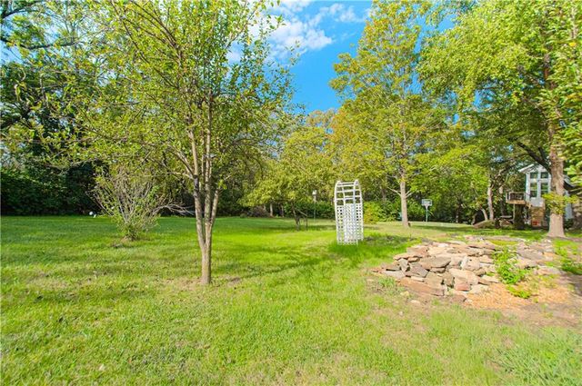 6655 OAK RIDGE Drive, Shawnee, KS 66217