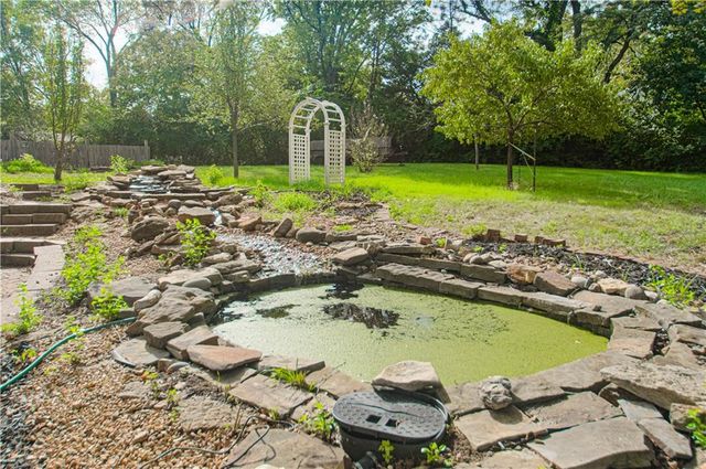 6655 OAK RIDGE Drive, Shawnee, KS 66217