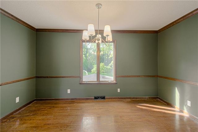 6655 OAK RIDGE Drive, Shawnee, KS 66217