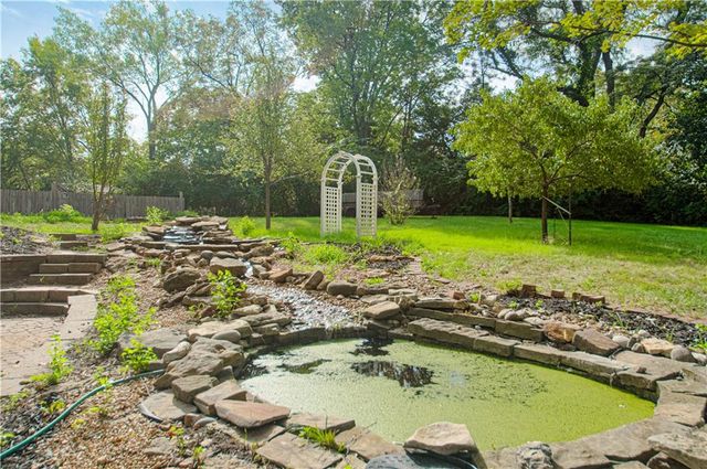 6655 OAK RIDGE Drive, Shawnee, KS 66217