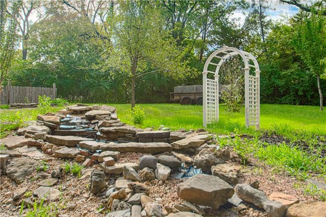 6655 OAK RIDGE Drive, Shawnee, KS 66217
