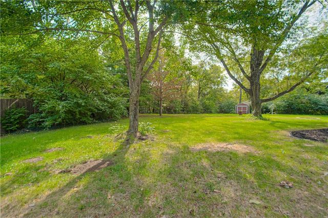 6655 OAK RIDGE Drive, Shawnee, KS 66217