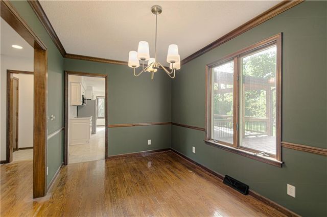 6655 OAK RIDGE Drive, Shawnee, KS 66217