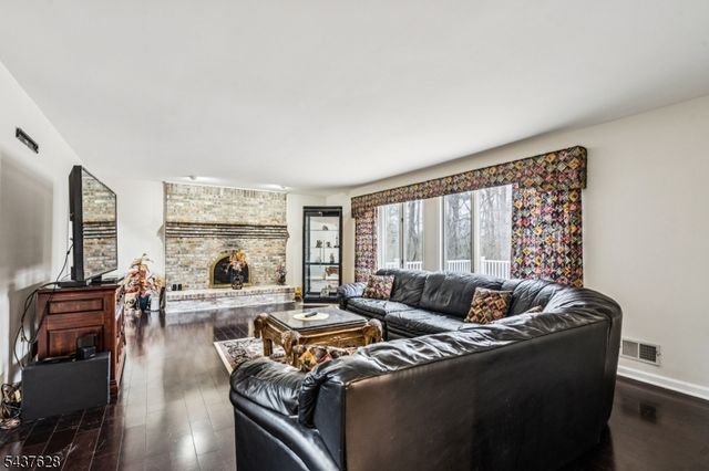 3 Shira Ln, Manalapan Twp., NJ 07726