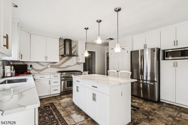 3 Shira Ln, Manalapan Twp., NJ 07726